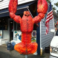 Photo taken at Schmidt&amp;#39;s Seafood &amp;amp; Deli by Usewordswisely on 7/23/2012