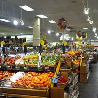 รูปภาพถ่ายที่ ShopRite of Edison โดย Greg เมื่อ 5/20/2012