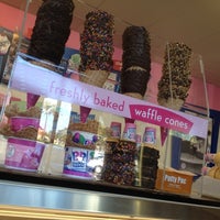 Photo taken at Baskin-Robbins by Giselle M. on 7/28/2012