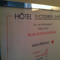 Photo taken at Hôtel Victoires Opéra by Perlorian B. on 3/16/2012
