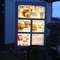 รูปภาพถ่ายที่ McDonald&#39;s โดย Mark W. เมื่อ 3/4/2012