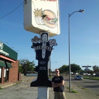 Photo taken at Annie&amp;#39;s Burgers by Ben R. on 9/4/2012