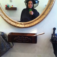 รูปภาพถ่ายที่ Foxy Salon โดย Cassandra P. เมื่อ 5/2/2012