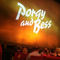 รูปภาพถ่ายที่ Porgy &amp;amp; Bess on Broadway โดย Helen L. เมื่อ 8/9/2012