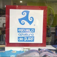 Foto tomada en Escuela Asturiana de Surf  por Oksana A. el 7/22/2012
