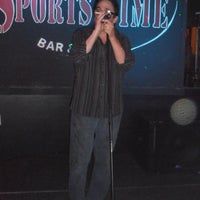 รูปภาพถ่ายที่ SportsTime Bar &amp;amp; Grille โดย Kevin M. เมื่อ 3/11/2012