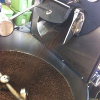 4/19/2012에 Blanchard&amp;#39;s C.님이 Blanchard&amp;#39;s Coffee Co. Roast Lab에서 찍은 사진