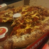 Foto tomada en Happy&amp;#39;s Pizza  por C.D.W el 2/17/2012