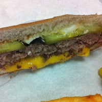 Das Foto wurde bei Giant Hamburgers von Jackie W. am 6/25/2012 aufgenommen