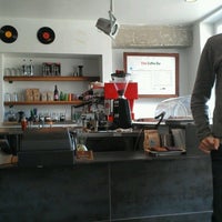 รูปภาพถ่ายที่ Elite Audio Coffee Bar โดย Holden เมื่อ 6/25/2012