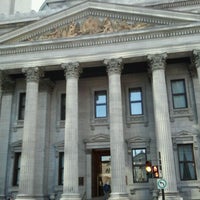 Снимок сделан в BMO Banque de Montréal пользователем JulienF 4/18/2012
