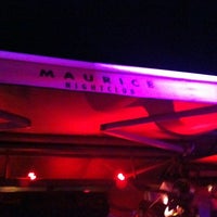 Foto tomada en Maurice Nightclub  por Lori S. el 7/1/2012