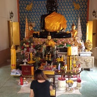 Photo taken at Wat Bang Khun Non by ࿇˙˚˙ᎥƘᎥɴᏣՊ∆Ꭵ˙˚˙࿇ on 3/24/2012