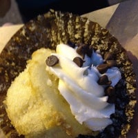 Foto tirada no(a) Sweet Box Cupcakes &amp;amp; Bake Shop por Colin M. em 6/29/2012