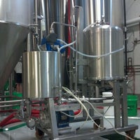 Foto scattata a Lift Bridge Brewing Company da Dan S. il 5/23/2012