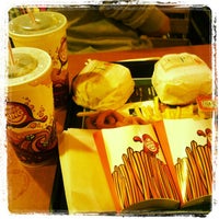 Das Foto wurde bei Burger King von Melissa L. am 4/10/2012 aufgenommen
