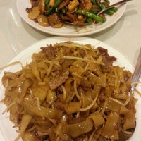 Photo taken at Emmy&amp;#39;s Chinese Restaurant by Toji .. on 8/16/2012