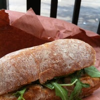 Photo prise au Lunchbox Brooklyn par thecoffeebeaners le7/7/2012