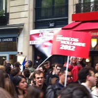 Photo taken at Rue de Solférino by Maria Jimena B. on 5/6/2012