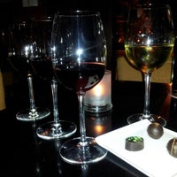4/14/2012 tarihinde Tara S.ziyaretçi tarafından Veritas Wine Bar'de çekilen fotoğraf