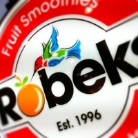 Foto scattata a Robeks Fresh Juices &amp;amp; Smoothies da Gregory W. il 5/19/2012