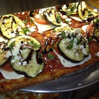 Das Foto wurde bei Pappardelle&amp;#39;s Pizzeria von Pasquale D. am 3/6/2012 aufgenommen