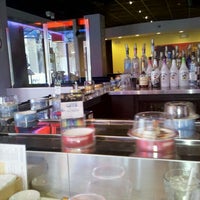 Foto diambil di Umi Sushi + Tapas oleh Noelle M. pada 3/15/2012
