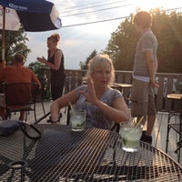 รูปภาพถ่ายที่ The Bluff Pub &amp;amp; Grille โดย Dianne เมื่อ 7/13/2012