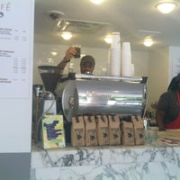 8/9/2012에 Justine R.님이 Oval Café에서 찍은 사진