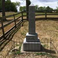 รูปภาพถ่ายที่ Jesse James Farm and Museum โดย Johnny L. เมื่อ 8/13/2012