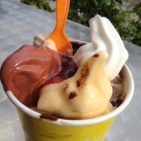 4/13/2012にSteven B.がEddie&#39;s Frozen Yogurtで撮った写真