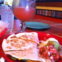 รูปภาพถ่ายที่ Sombrero Mexican Kitchen โดย Adi P. เมื่อ 7/6/2012