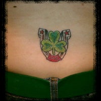 Снимок сделан в Hawk&amp;#39;s Electric Tattoos пользователем Ashley L. 3/18/2012