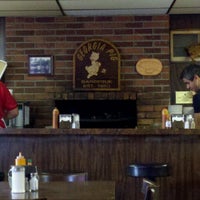 6/8/2012にBecky R.がGeorgia Pig Barbecue Restaurantで撮った写真