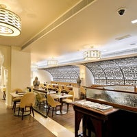 Foto diambil di The Palace Cafe oleh Nikhil J. pada 5/18/2012