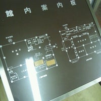 Photo taken at 久が原図書館 by Tatsuya N. on 8/12/2012