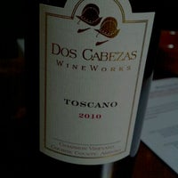 Das Foto wurde bei Dos Cabezas WineWorks von Kristi T. am 5/26/2012 aufgenommen