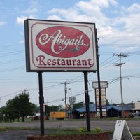 Foto tomada en Abigails Restaurant  por Maria K. el 8/3/2012
