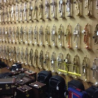 3/19/2012 tarihinde Ed C.ziyaretçi tarafından Dillon Music - Brass Store'de çekilen fotoğraf