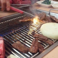 Foto tomada en Woo Mee Ok Korean BBQ  por Kangmin K. el 2/3/2012