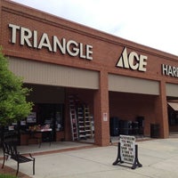 5/6/2012 tarihinde Kevin R.ziyaretçi tarafından Triangle Ace Hardware'de çekilen fotoğraf