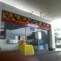 Foto diambil di Shell oleh Isa A. pada 2/27/2012
