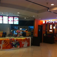 Photo taken at Popeyes Louisiana Kitchen by Clement O. on 2/27/2012