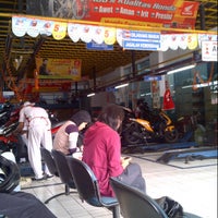 Photo taken at AHASS Clara Motor by alsa a. on 9/10/2012