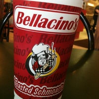 Foto scattata a Bellacino&amp;#39;s Pizza &amp;amp; Grinders da Phillip M. il 5/6/2012