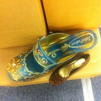 4/28/2012 tarihinde TJziyaretçi tarafından Goodee 2 Shoes Women&amp;#39;s Shoe Warehouse'de çekilen fotoğraf