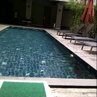 Photo taken at Swimming pool siam swana by Aomam O. on 4/6/2012