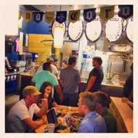 Foto tomada en Burrito Boarder  por Scott R. el 6/17/2012