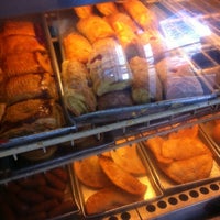 Foto tomada en Miramar Bakery  por Danny D. el 2/28/2012