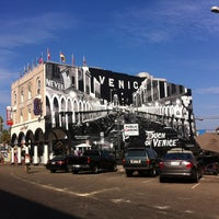Photo taken at Venice Beach Backpackers Hostel by Danielle &amp;quot;Norm&amp;quot; F. on 8/21/2012